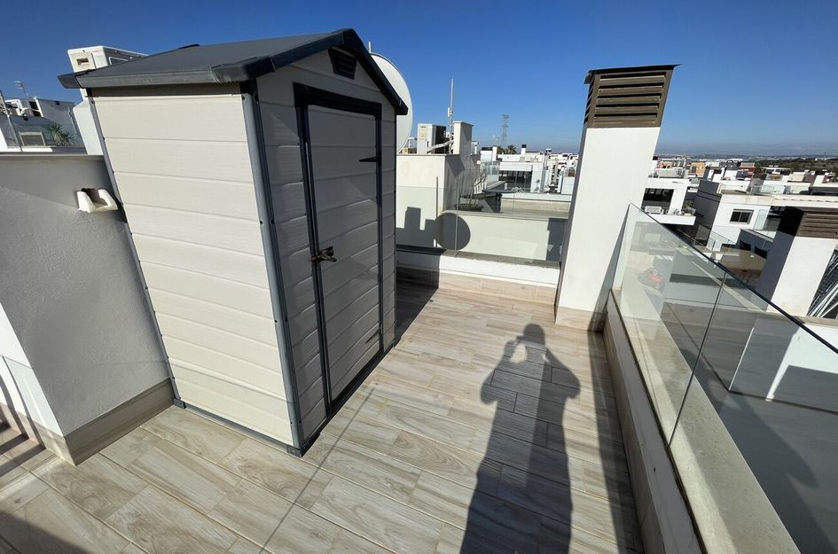 Halfvrijstaand in Res. Las Filipinas