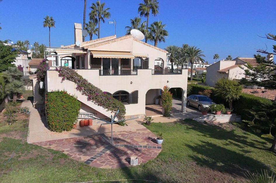 Villa in Res. Las Filipinas