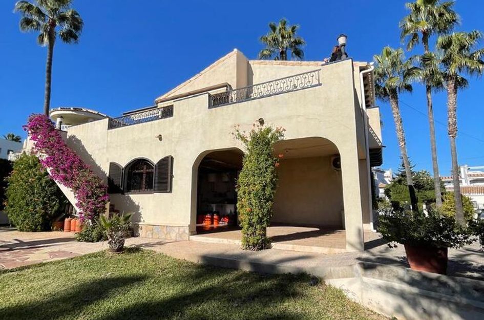 Villa in Res. Las Filipinas