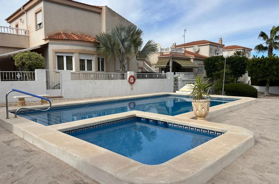 Villa in Castillo de Montemar