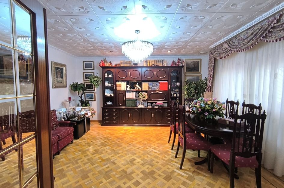 Villa in Sax
