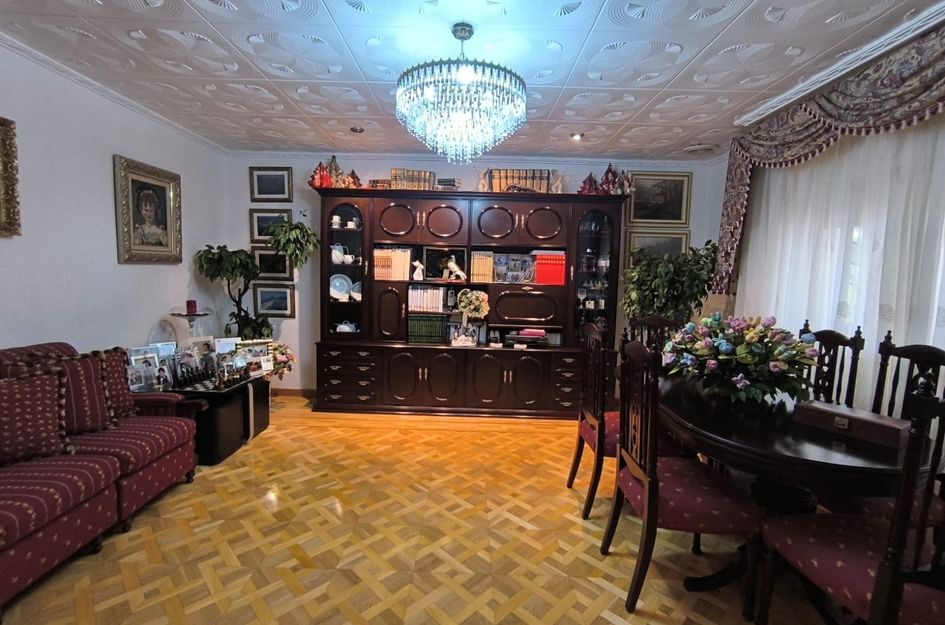 Villa in Sax