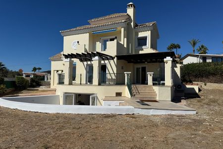 Villa in Urbanización Puerto de Estepona