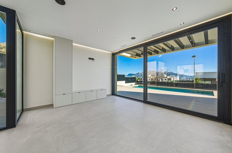 Villa in Coloma