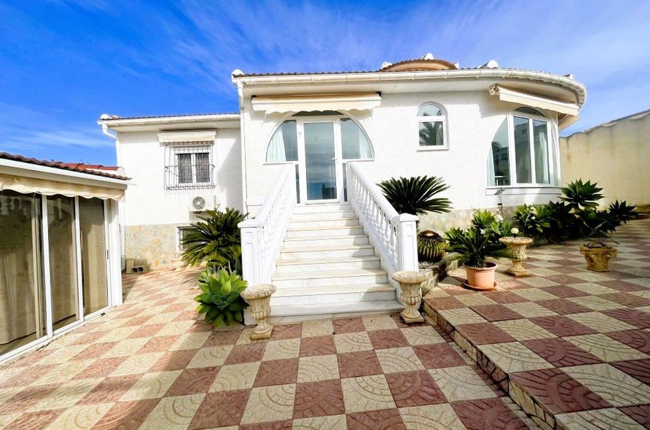 Villa in Montebello