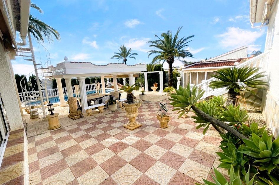 Villa in Montebello