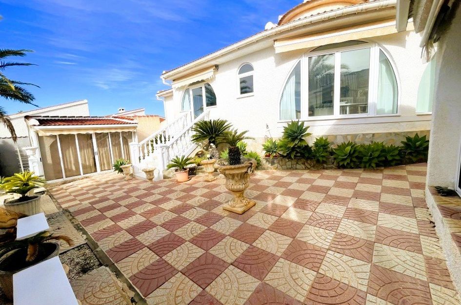 Villa in Montebello
