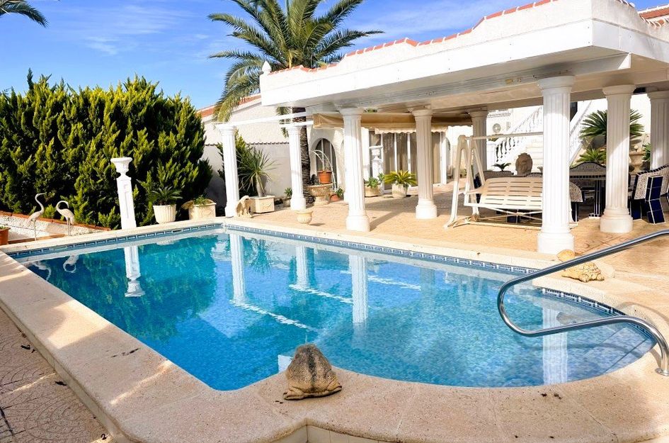 Villa in Montebello