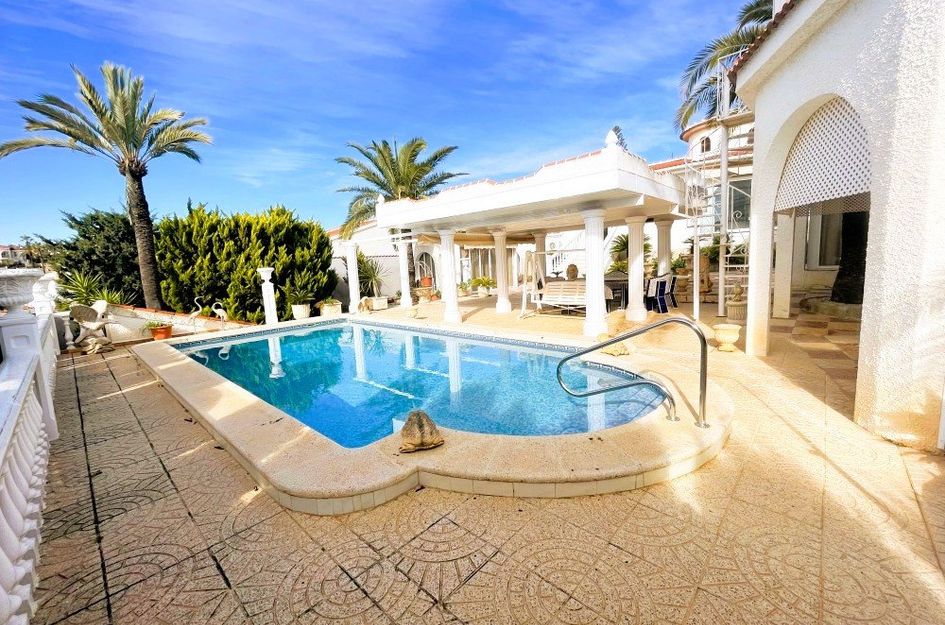 Villa in Montebello