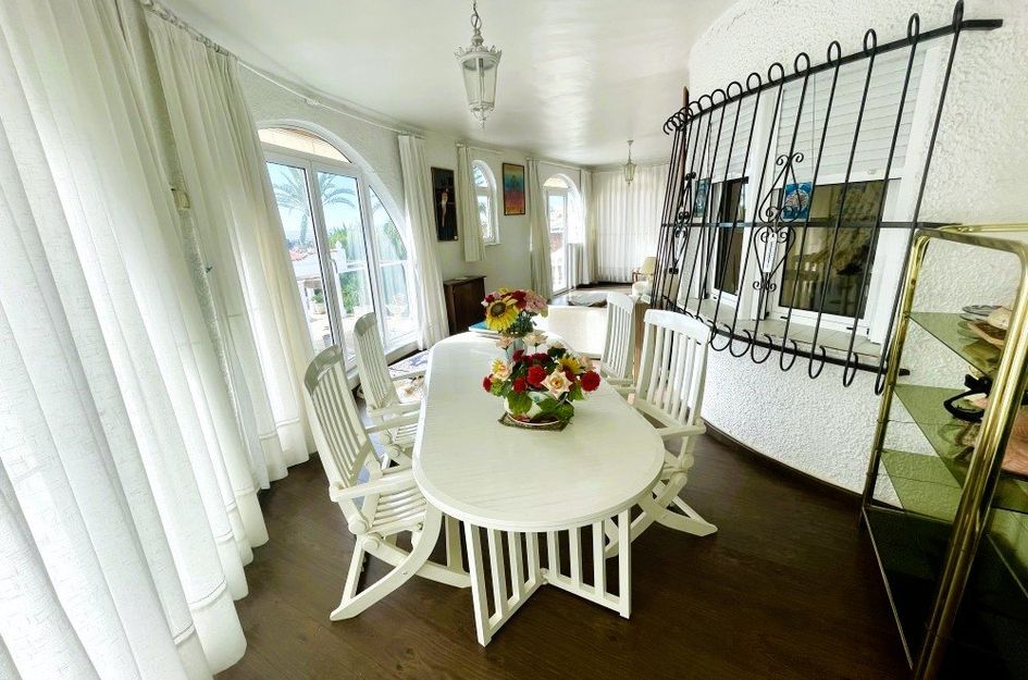 Villa in Montebello