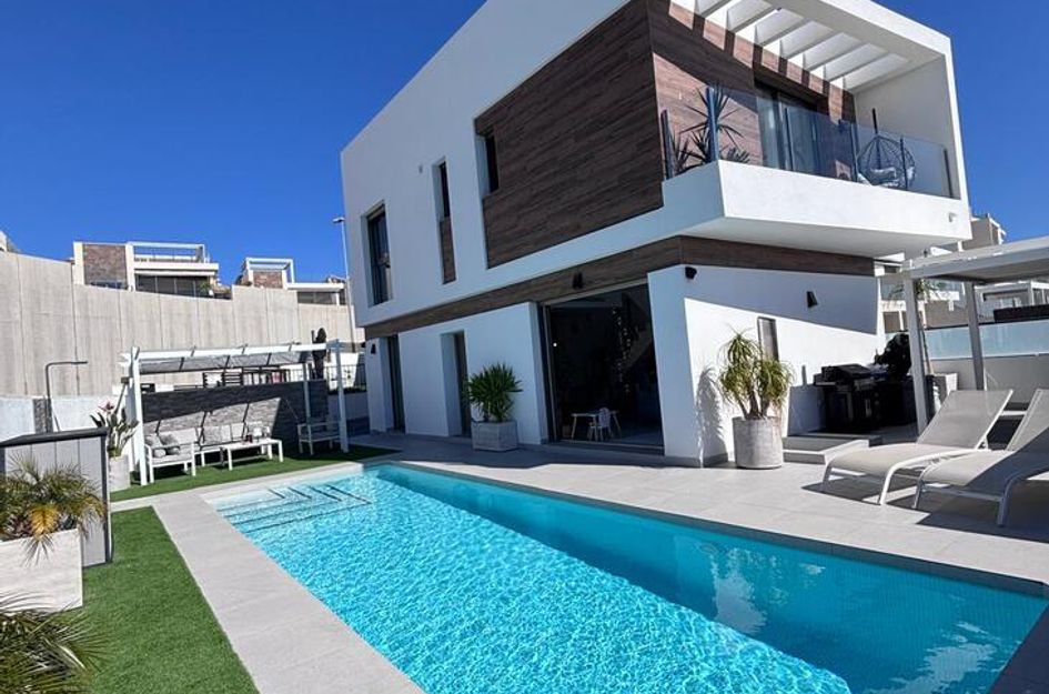 Villa in Res. Las Filipinas