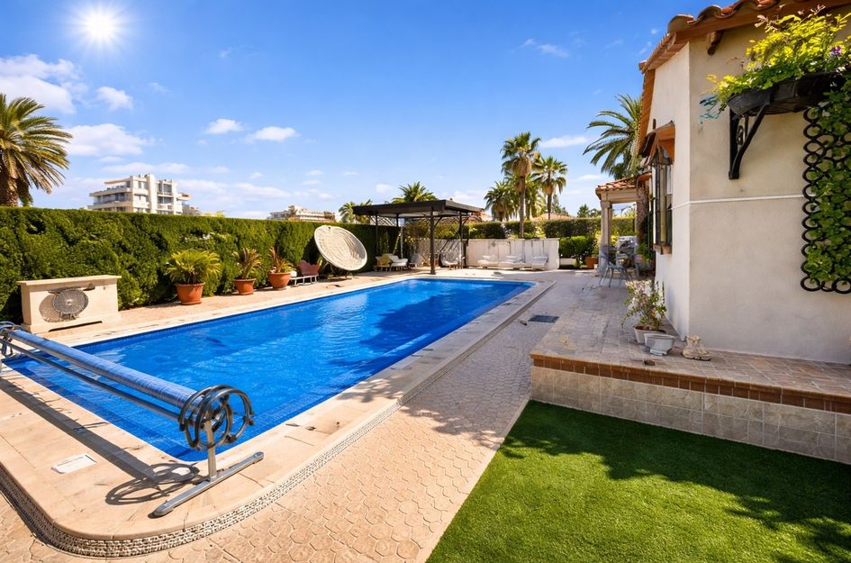 Villa in Cabo Roig