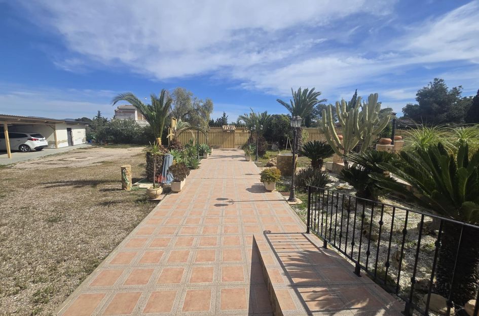 Villa in Jerónimo y Avileses