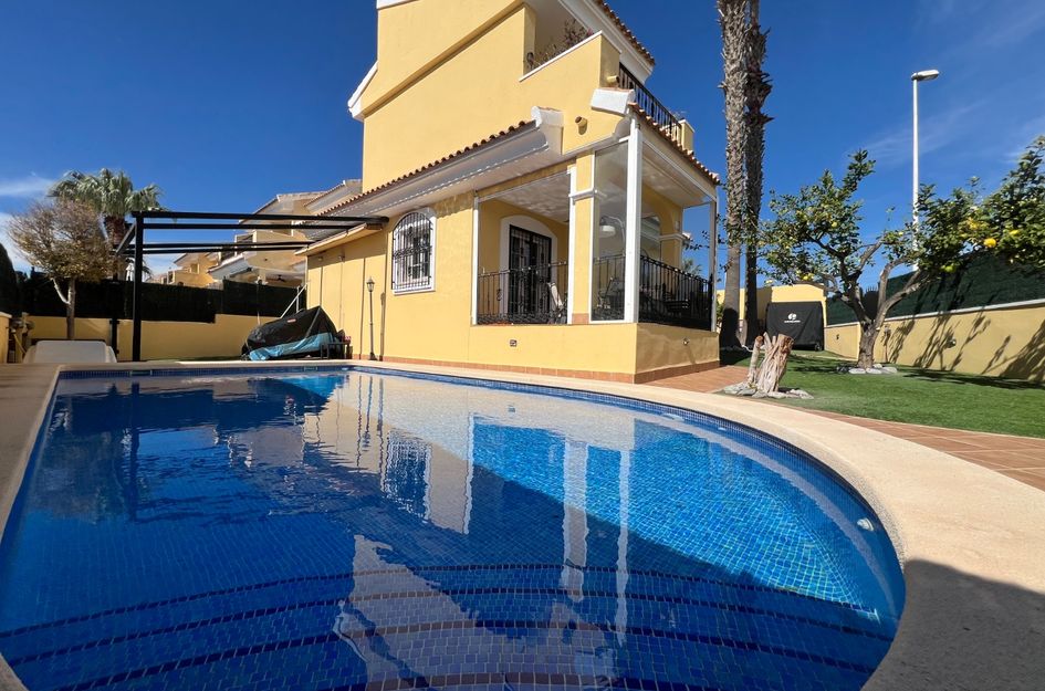 Villa in Los Dolses