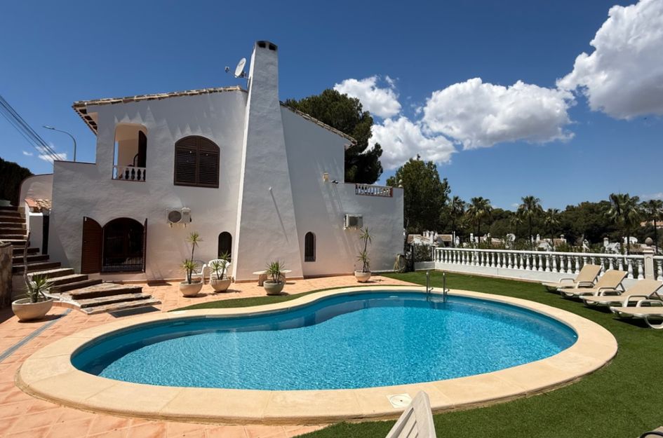 Villa in Orihuela Costa