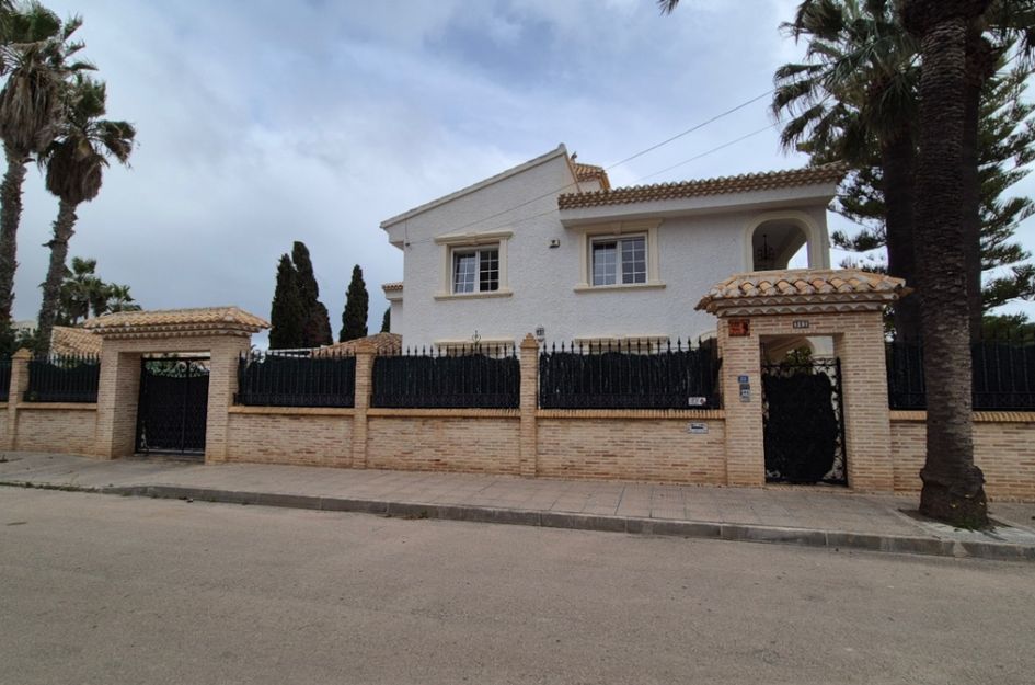 Villa in Orihuela Costa