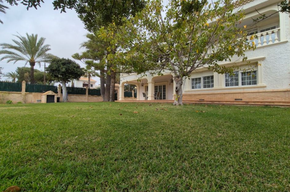 Villa in Orihuela Costa