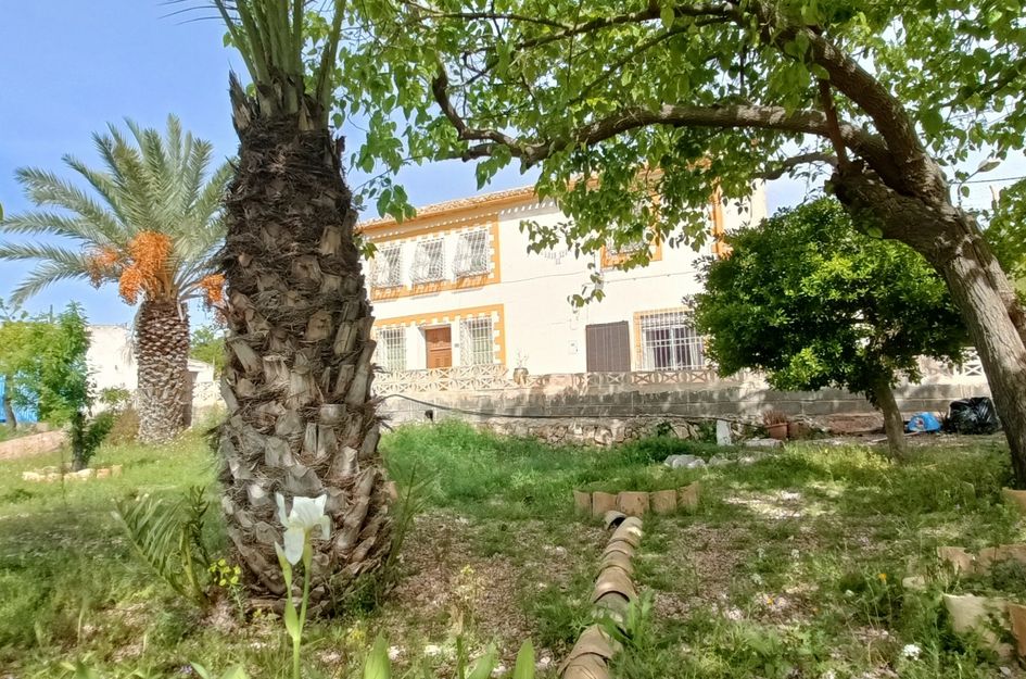 Villa in Algayat