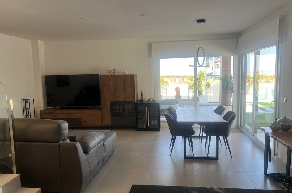 Villa in Los Montesinos