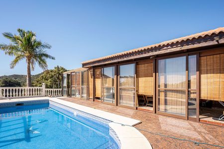 Finca in Urbanización Puerto de Estepona