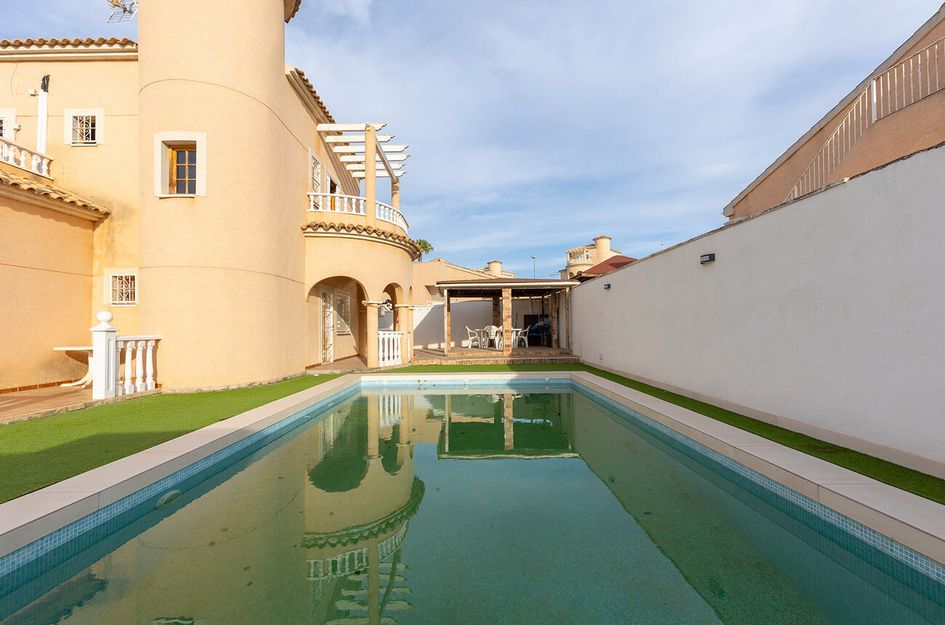 Villa in Montebello
