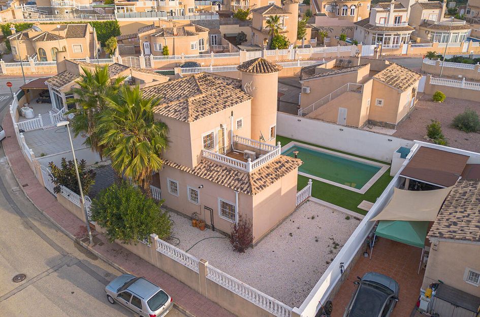 Villa in Montebello