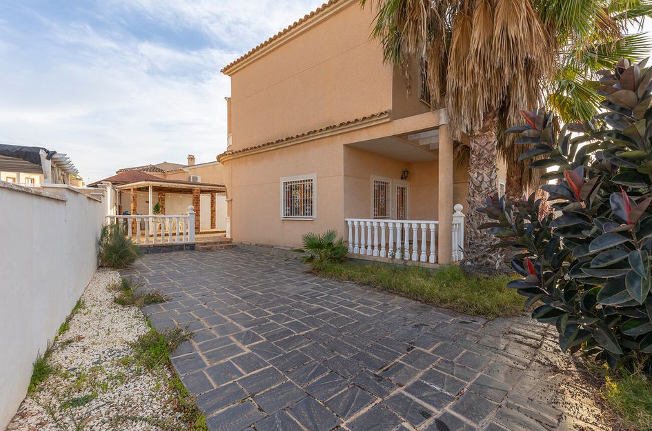 Villa in Montebello