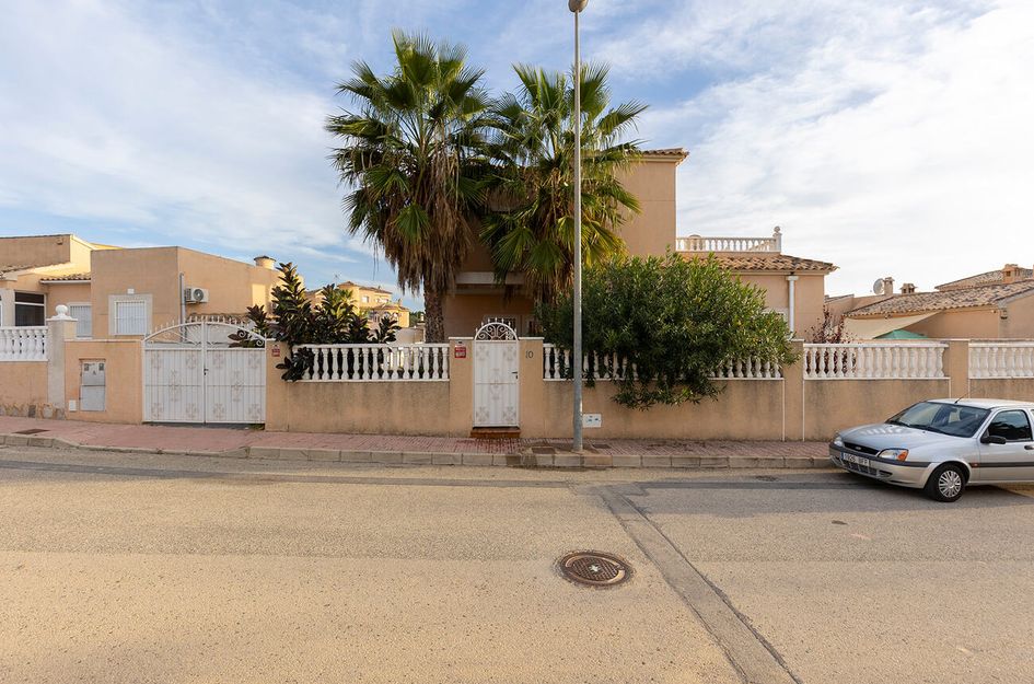 Villa in Montebello