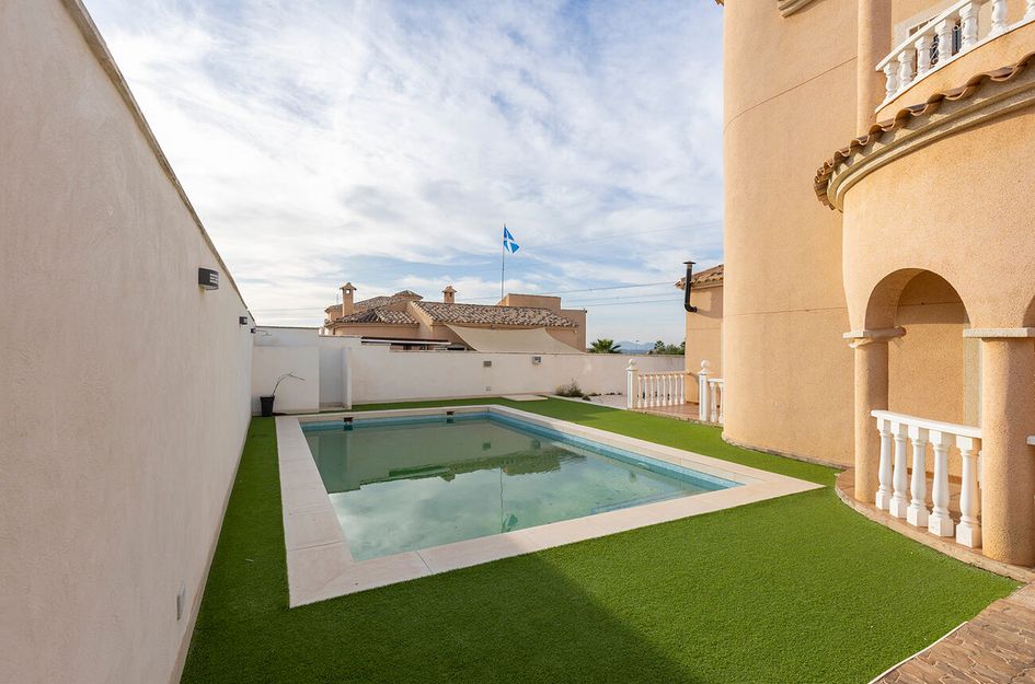 Villa in Montebello