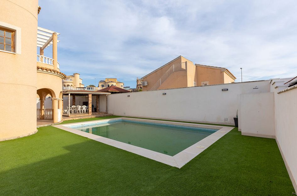 Villa in Montebello