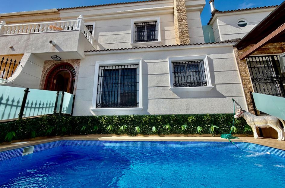 Halfvrijstaand in Dehesa de Campoamor