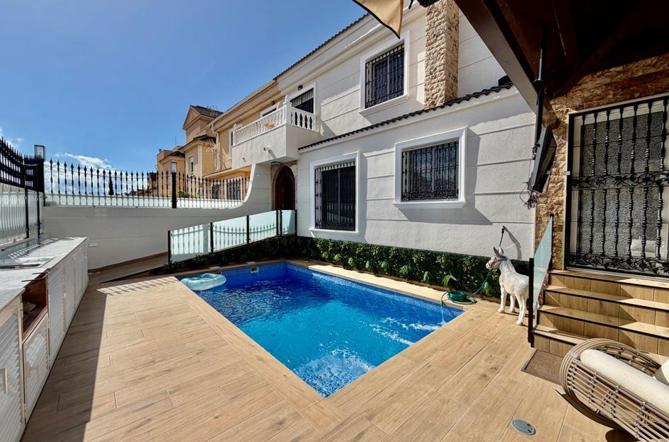 Halfvrijstaand in Dehesa de Campoamor