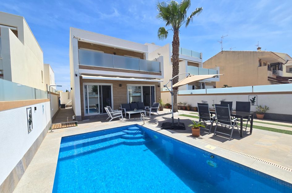 Villa in Pilar de la Horadada