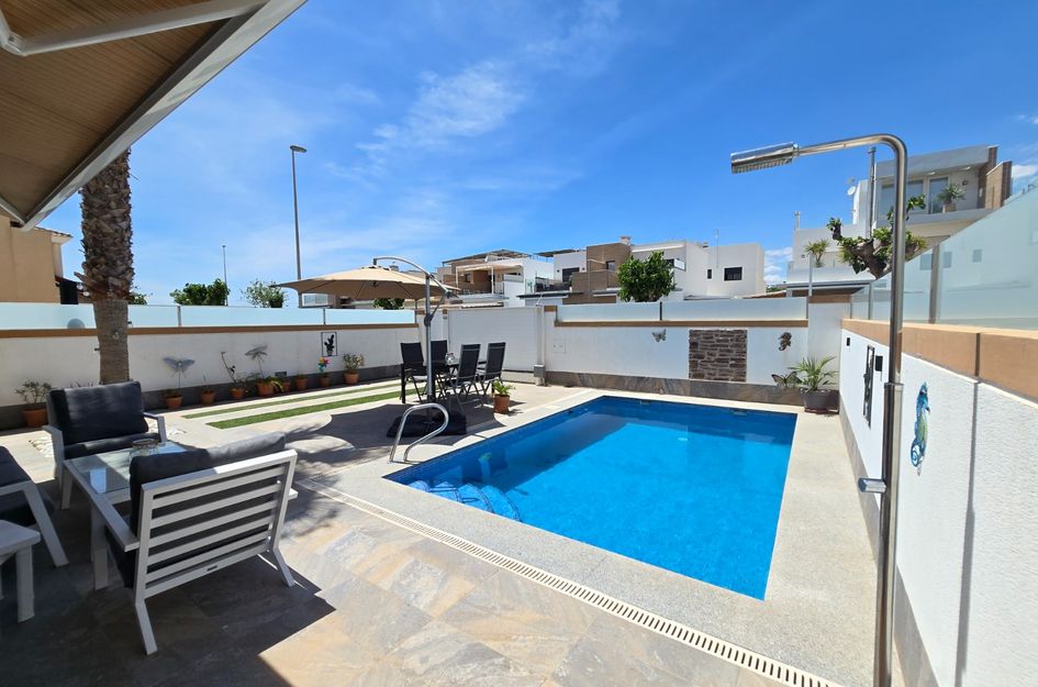 Villa in Pilar de la Horadada