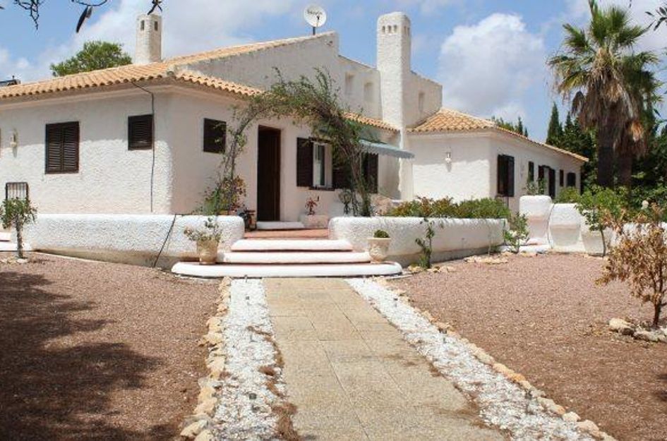 Villa in Los Almendros