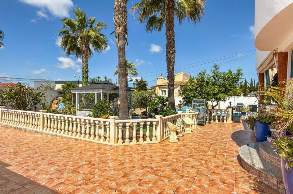 Villa in Quesada
