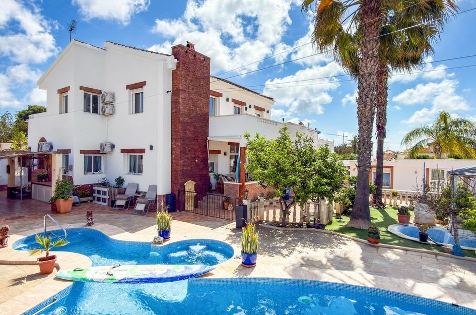 Villa in Quesada