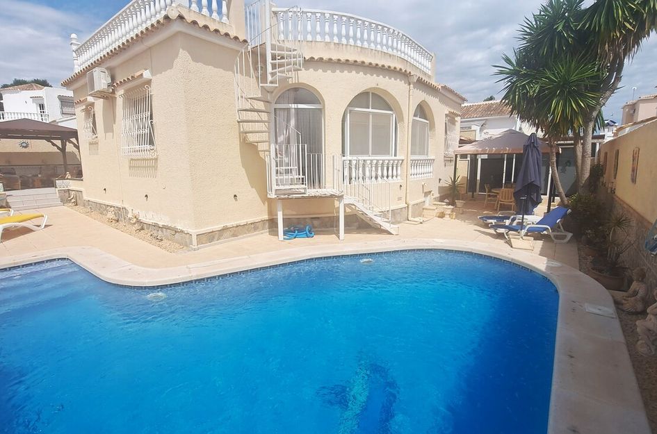 Villa in Res. Las Filipinas