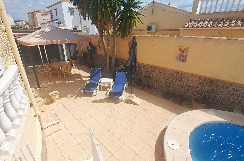 Villa in Res. Las Filipinas