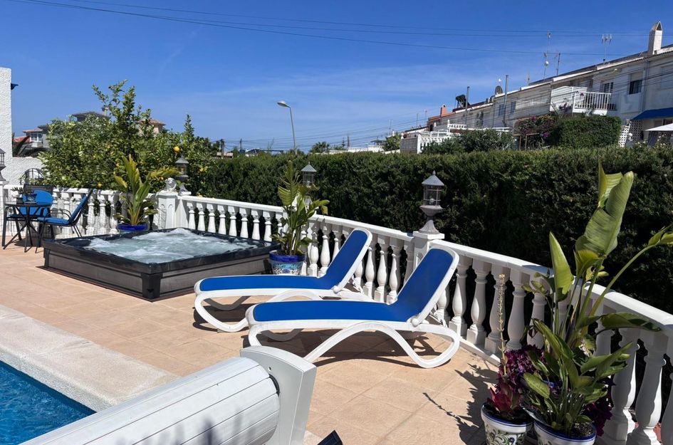 Halfvrijstaand in Torrevieja