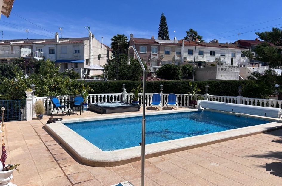 Halfvrijstaand in Torrevieja