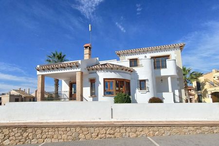 Villa in Castillo de Montemar