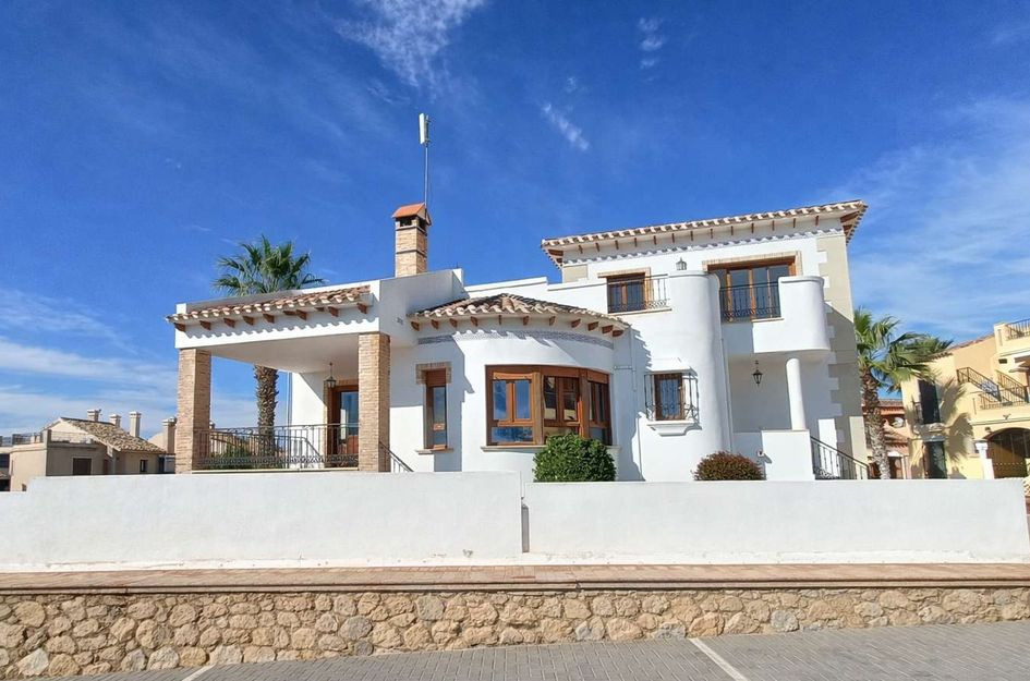 Villa in Castillo de Montemar