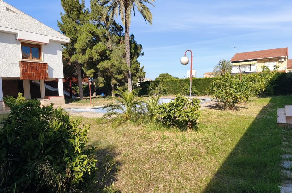 Villa in Santiago de la Ribera