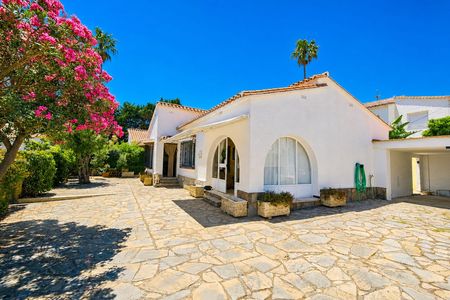 Villa in Puerto de la Duquesa