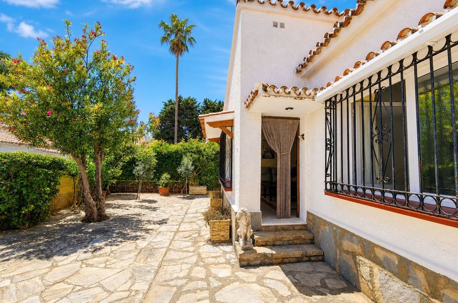 Villa in Puerto de la Duquesa