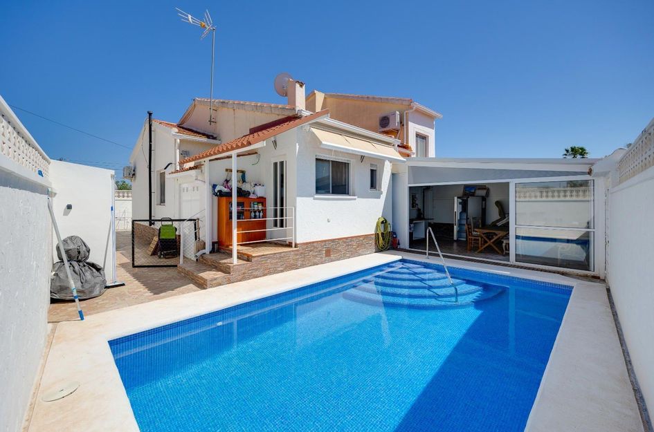Villa in La Marina