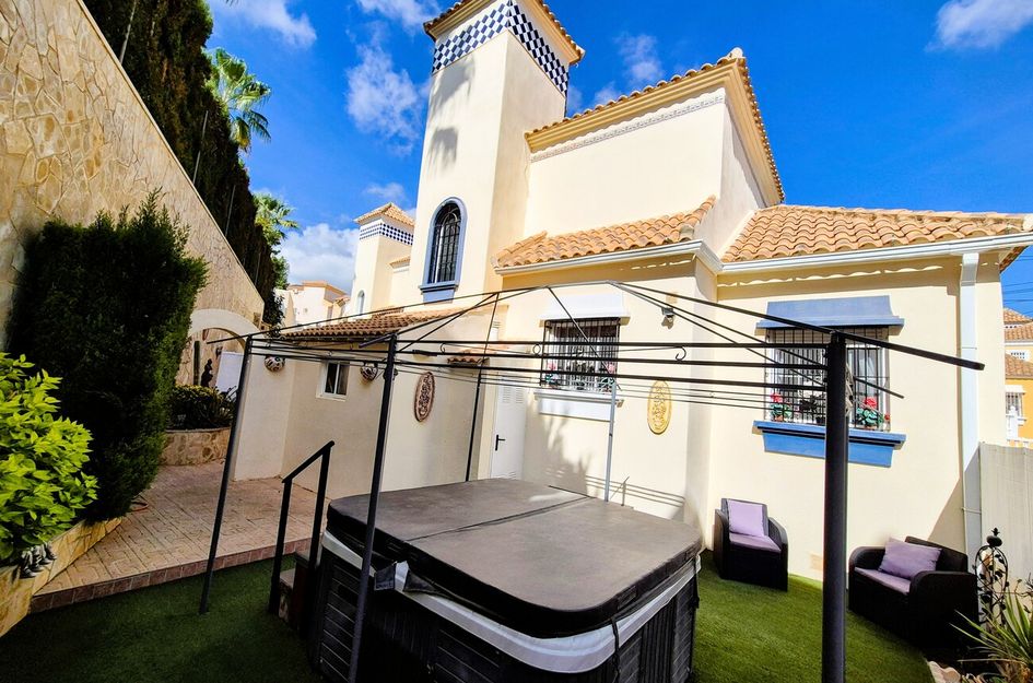 Villa in Res. Las Filipinas
