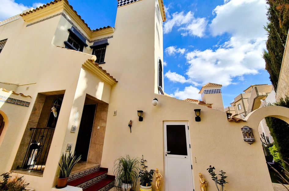 Villa in Res. Las Filipinas