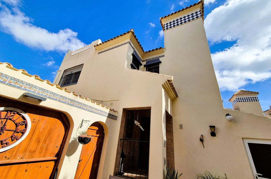 Villa in Res. Las Filipinas